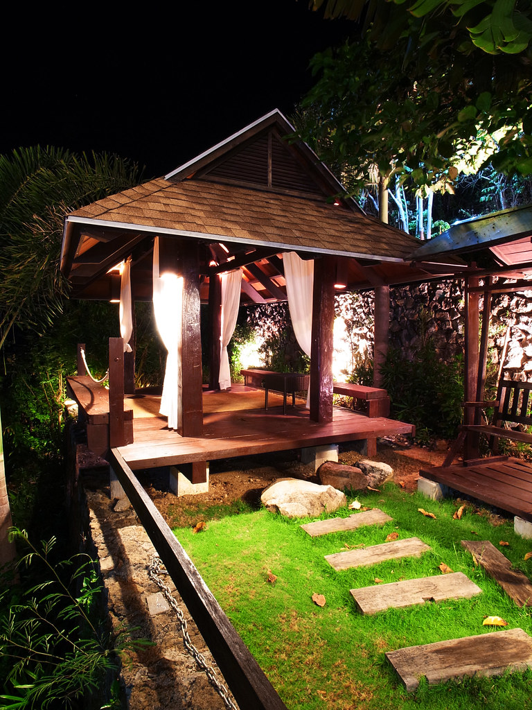 Kawayan Cove 5 60 second exposure of the lanai/cabana in t… Flickr