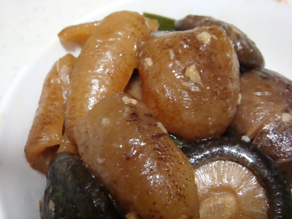 Braised Mushroom With Sea Cucumber