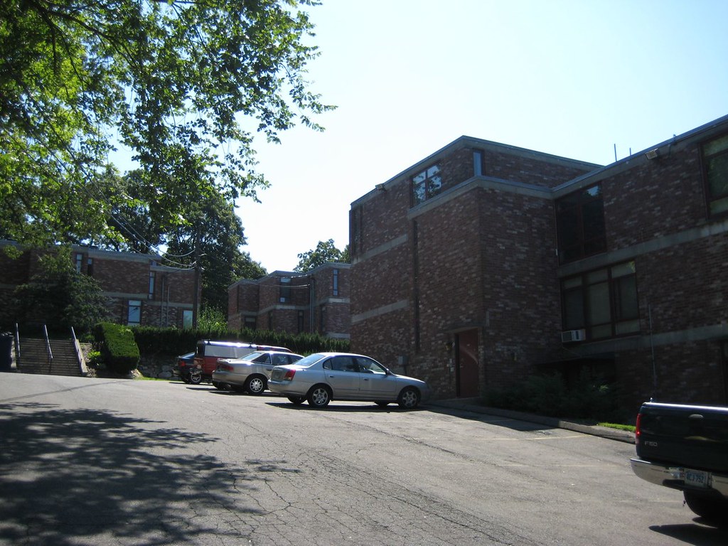Mansfield Street Apartments, Yale University HckyBG Flickr