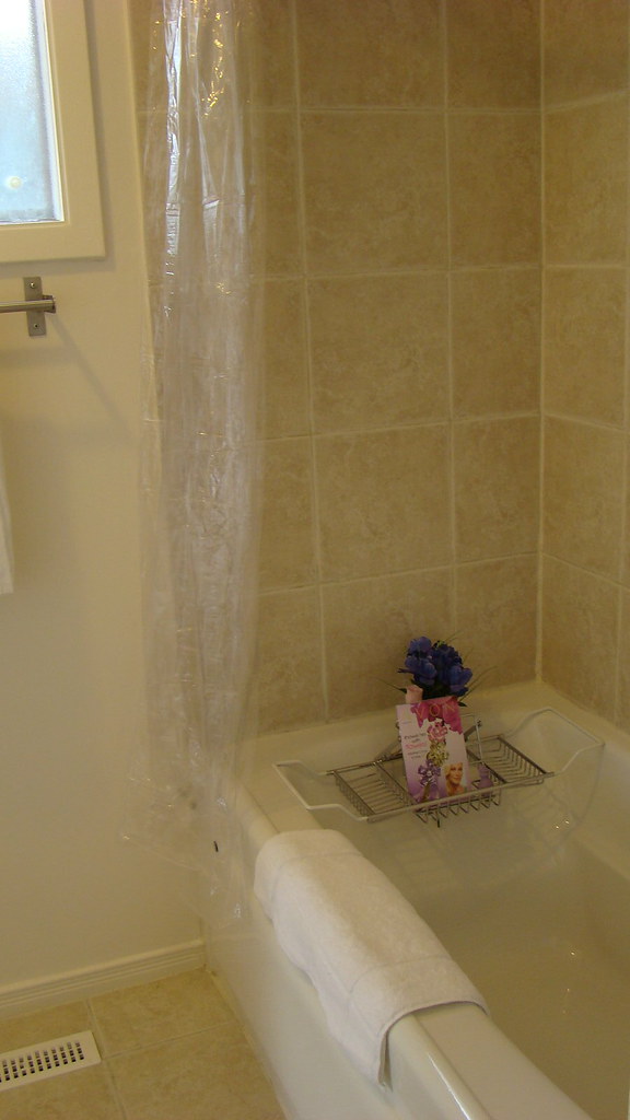 The Bathroom Ahhhhh... This deep soaker tub keeps water wa… Flickr