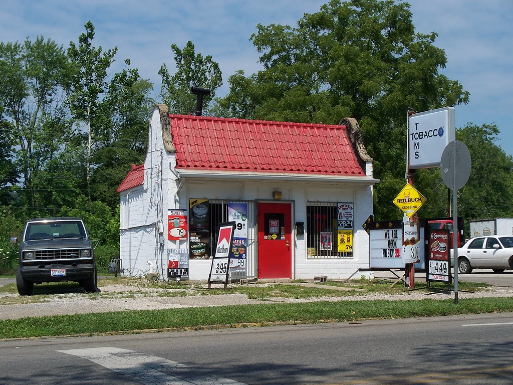 OH Wellston Tom's Tobacco Small building in Wellston, Oh… Flickr