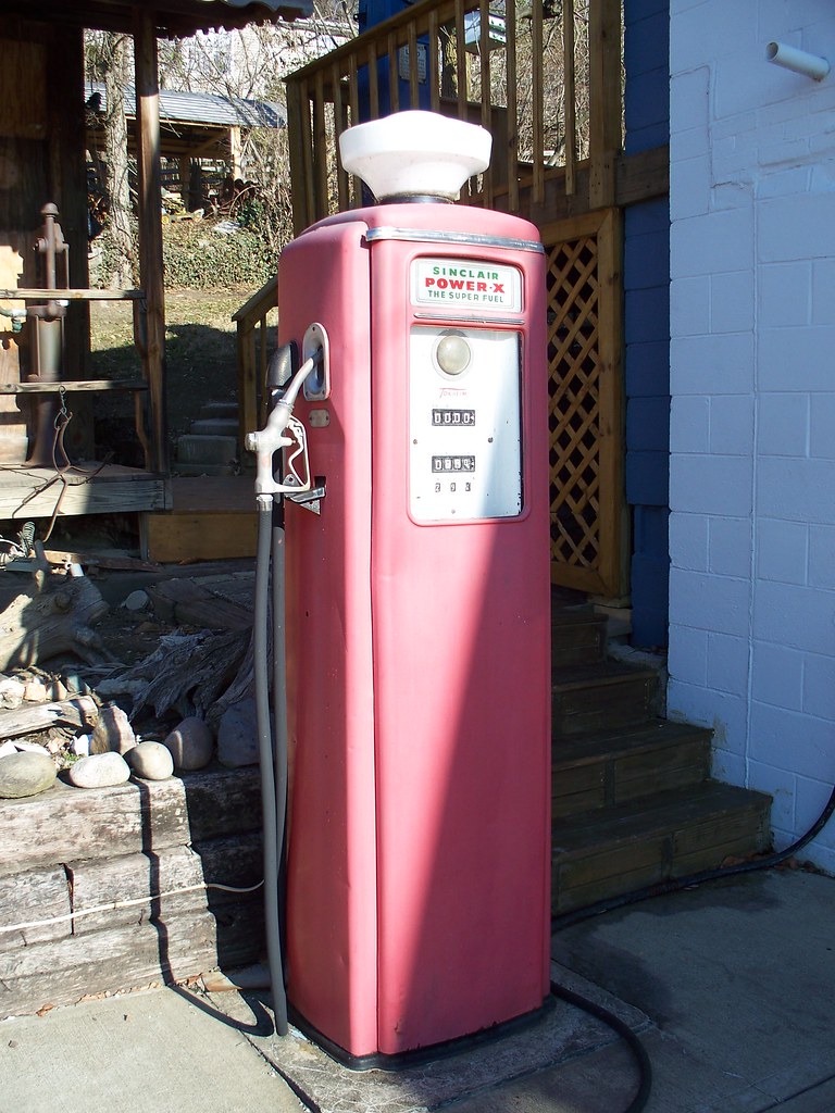 OH Addyston Gas Pump 2 Old Sinclair gas pump on display … Flickr