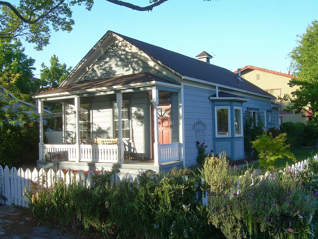 Victorian House Santa Clara, California. David Sawyer Flickr