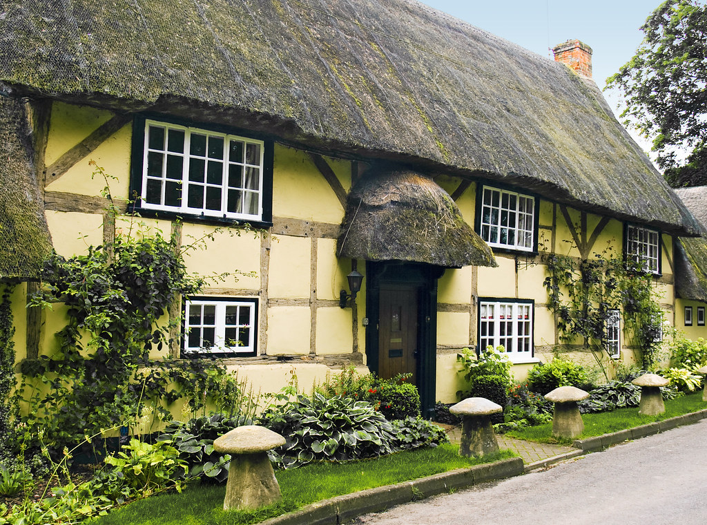 Cottage in Church Street, Wherwell Wherwell's pretty cotta… Flickr