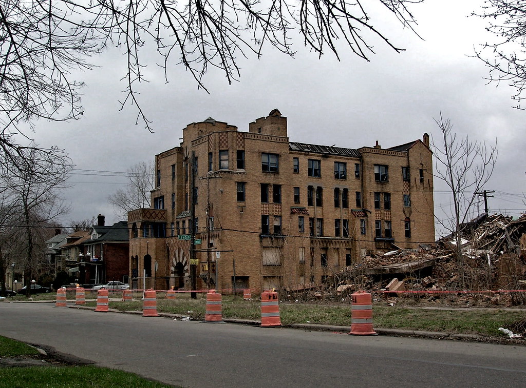 The Laredo Apartments Elmhurst Detroit 4/08 The beautiful … Flickr