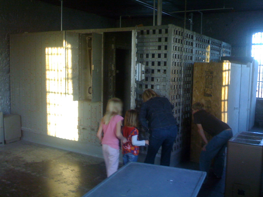 Looking in the historical jail in Cottonwood Falls, Kansas… Flickr