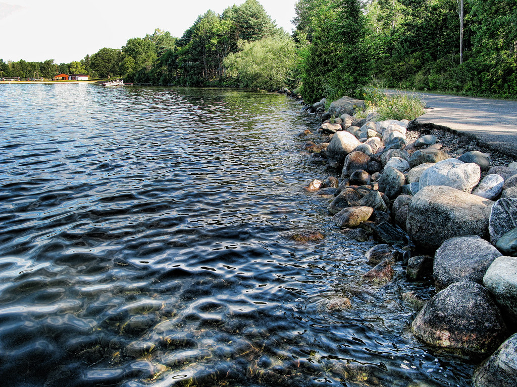 Metonga_0357 Lake Metonga shoreline in Crandon, Wisconsin.… John Kunze Flickr