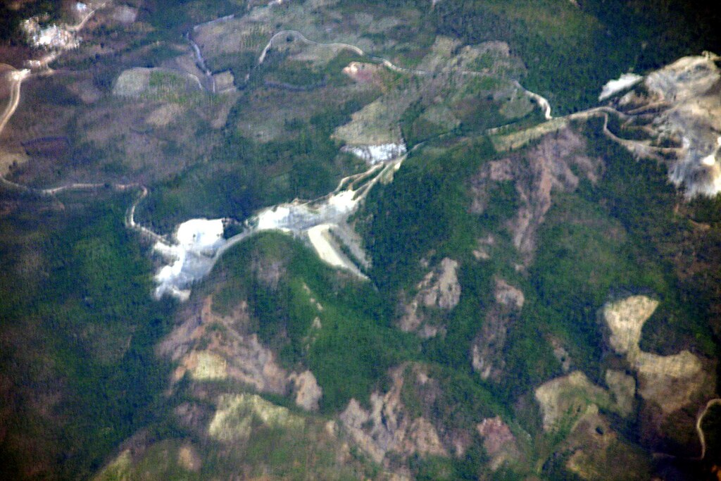 Manganese mine Reo district with open cut manganese mines … Flickr