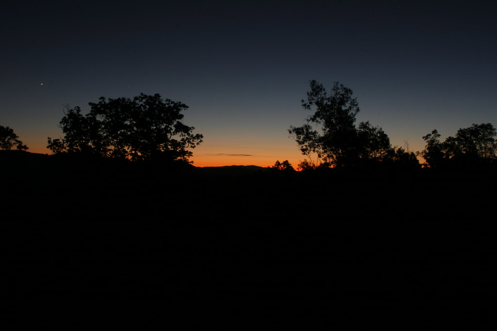 Salida y puesta de sol de Iron Mountain Horse Camp, Arrowhead Dr