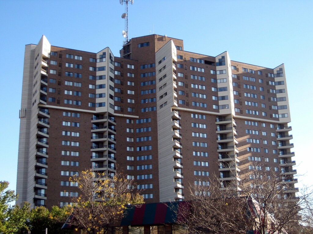 Skyrise Apartments & Condominiums This 23 story building o… Flickr