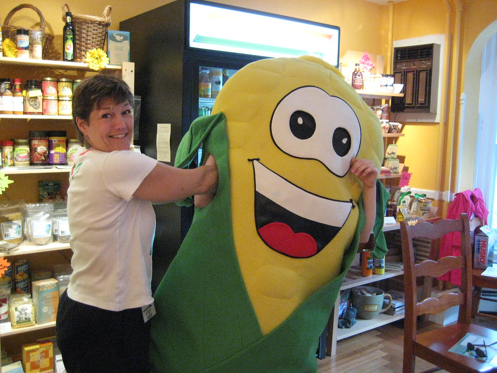 IMG_0749 Feeling up the corn, simsbury farmers market, jun… Flickr