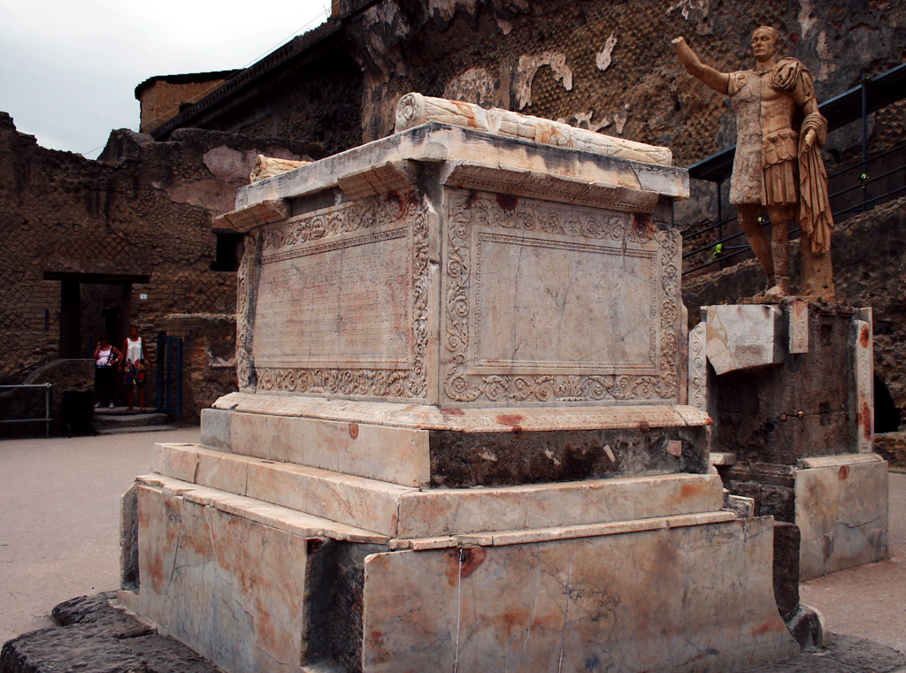 Herculaneum Terrazza 1 The funeral altar and statue of P… Flickr