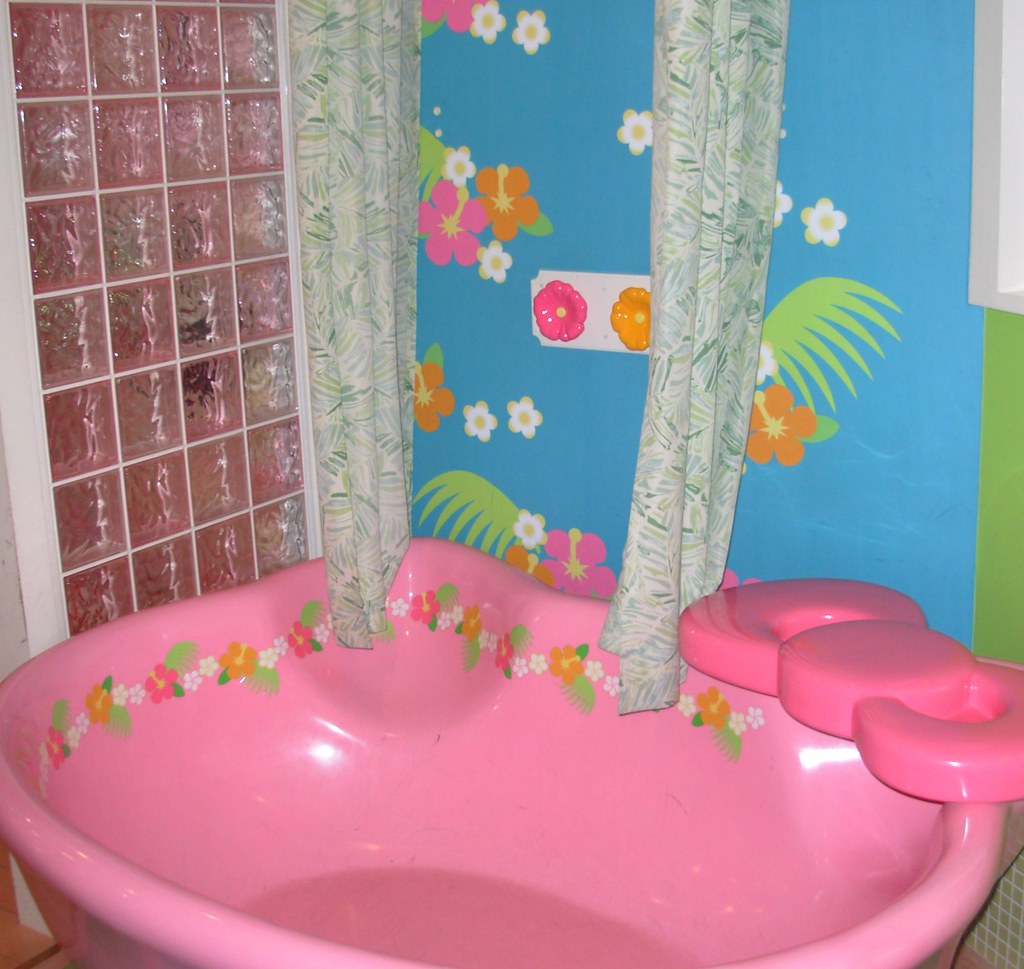 Hello Kitty Bathtub three_ circles Flickr