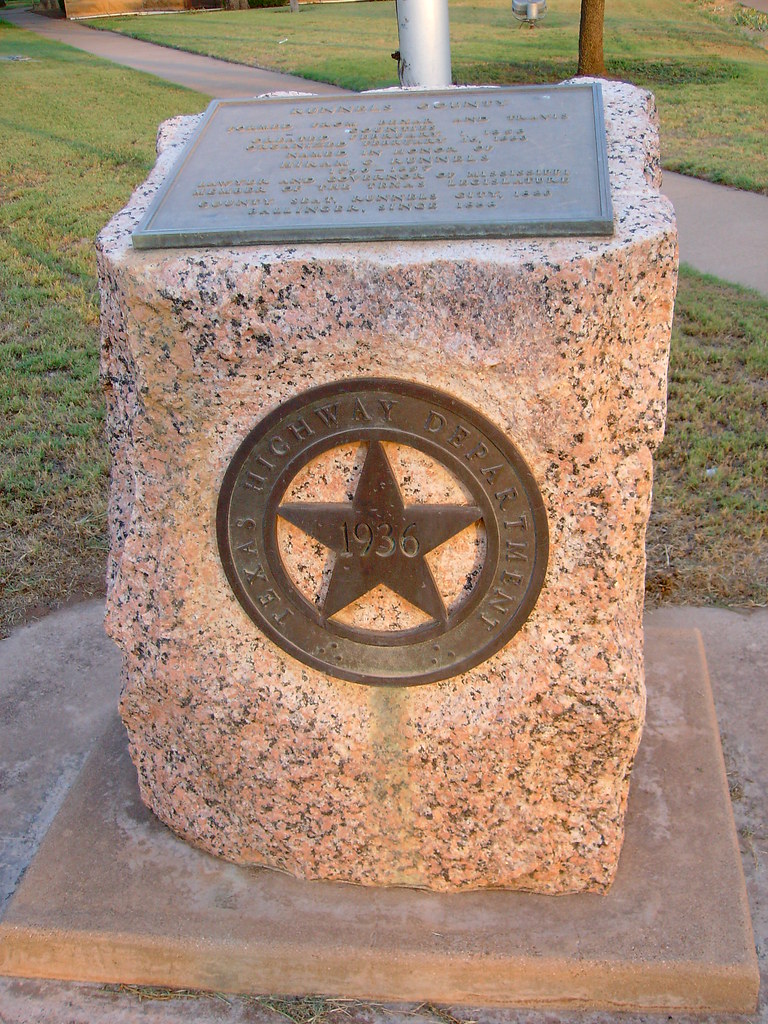 Runnels County Monument (Ballinger, Texas) Located in fron… Flickr
