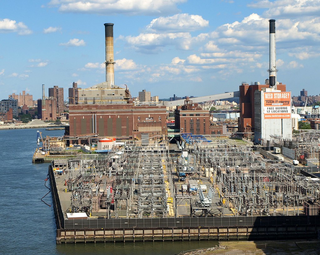Con Edison Hudson Avenue Generating Station on the East Ri… Flickr