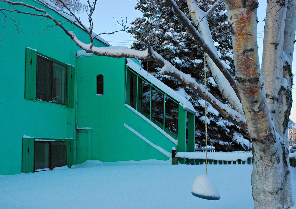 Old Green Anchorage apartment house with birch tree swing,… Flickr