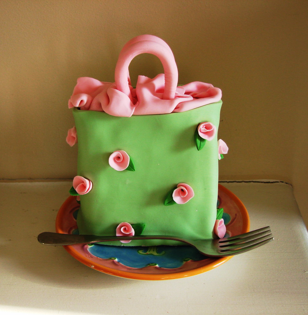 Fashion themed Cakelets shopping bag mini cake design for … Flickr