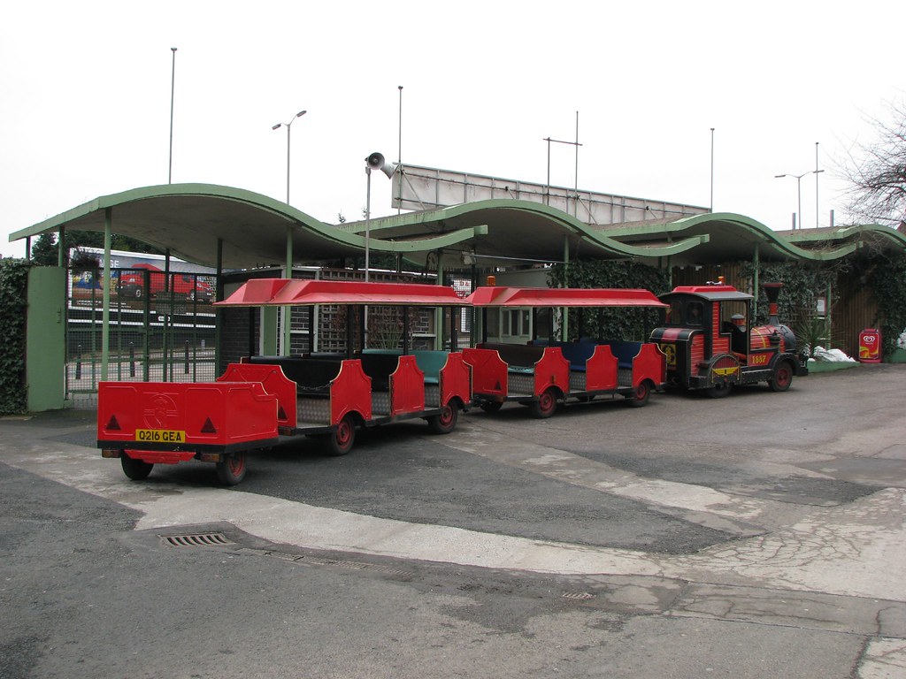 Dudley Zoo land train (rear view) This "Land Train" is d… Flickr