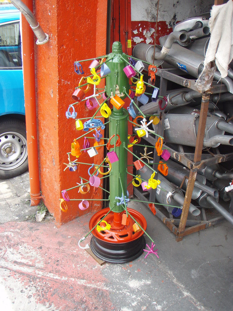 Car part Christmas tree In a garage in São Paulo. Flickr