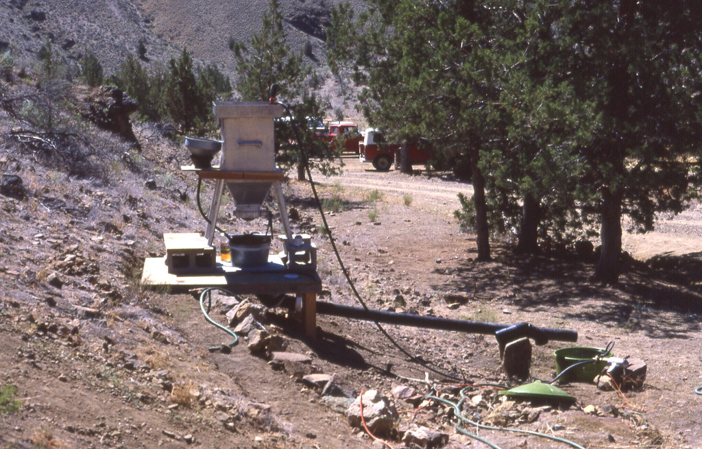 Froth flotation device used in archaeological excavations at a