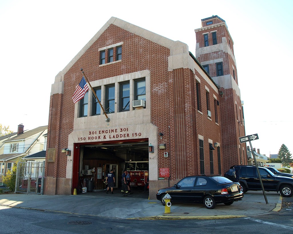 E301 FDNY Firehouse Engine 301 & Ladder 150, Hollis, Queen… | Flickr