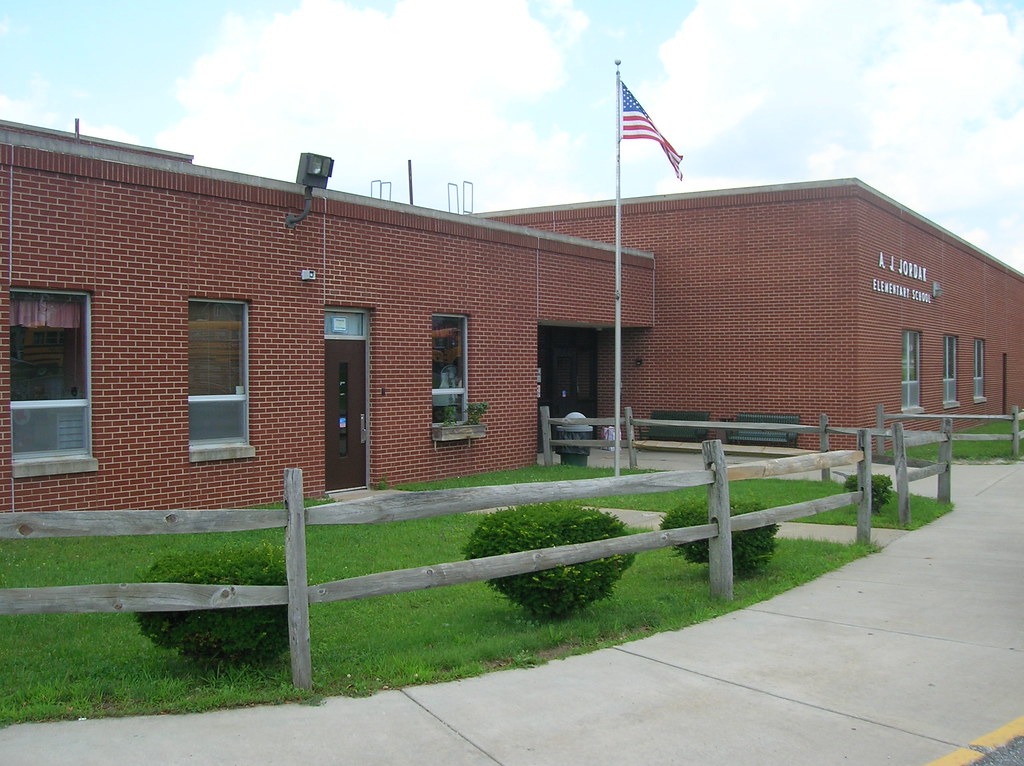 Middlefield Junior High SchoolMiddlefield, Ohio Flickr