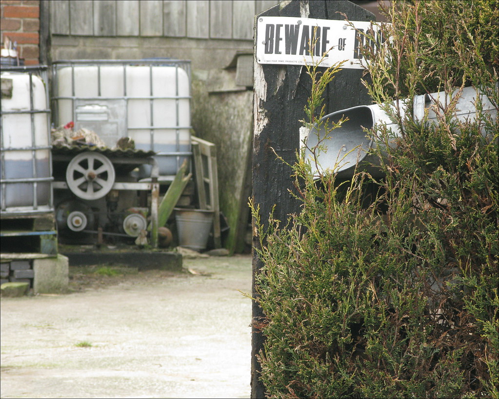 Farmyard in Cheshire Bollington Lane. old_b1oke Flickr