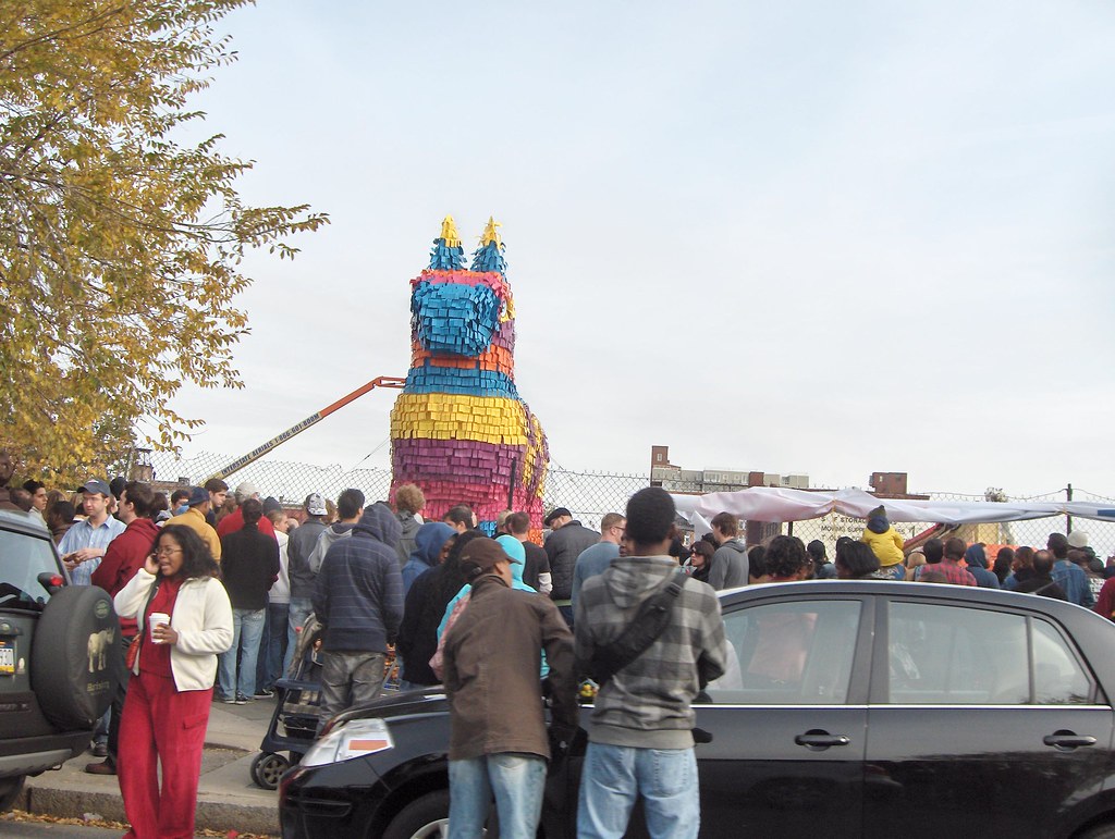 HPIM2850 Apparently this is the largest pinata in the worl… Flickr