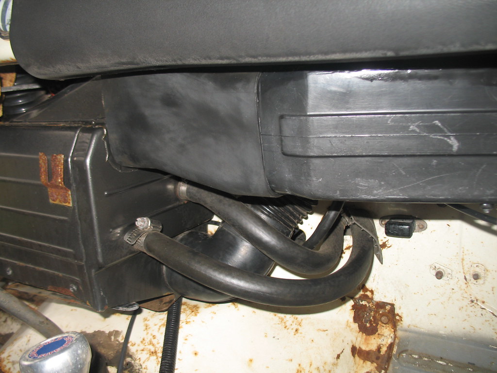 IMG_4975 heater vent hoses and ducting are pretty new icodeflex