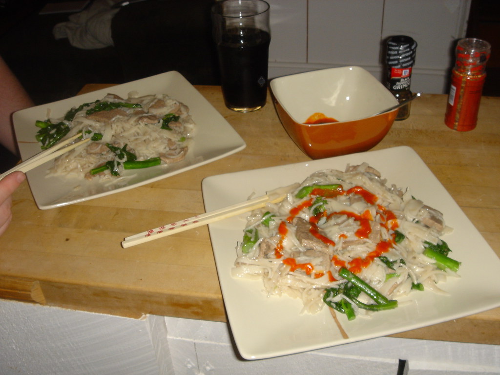 Dinner 5/7/2008 overcooked noodles with beef and chinese b… Flickr