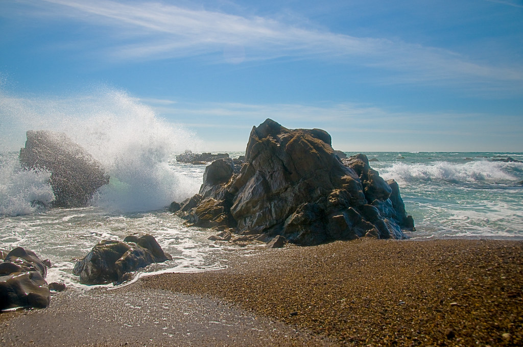 Moonstone Beach, Cambria CA Crashing waves on Moonstone Be… Flickr