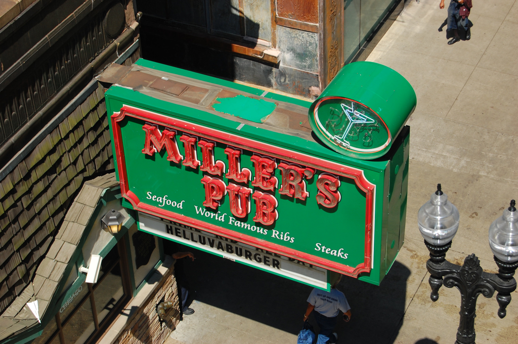 Miller Pub Christmas Decorations 2023 Miller's Pub Miller's Pub on Wabash, seen from the Adams/W… Flickr