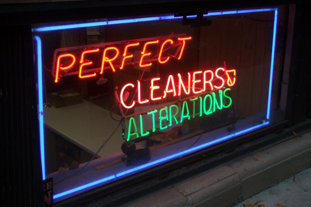 Dry Cleaners in Lakeview Chicago Neon dry cleaners sign … Flickr