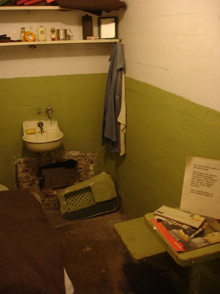 Alcatraz Prison, S.F._03 Looking inside Frank Morris' cell… Flickr