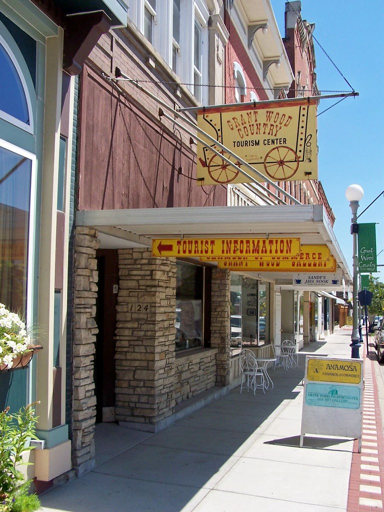 Grant Wood Country Tourism Center Main Street, Anamosa, Io… Flickr