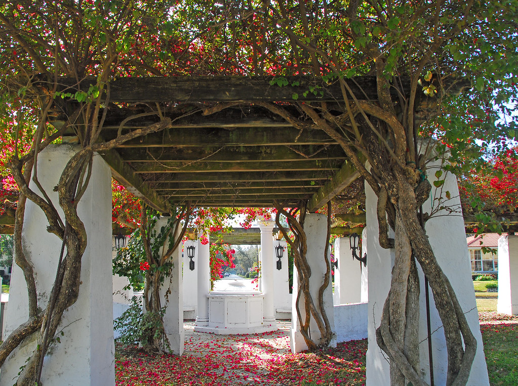 Coffee Pot Bayou One of the beautiful street dividers in C… Flickr
