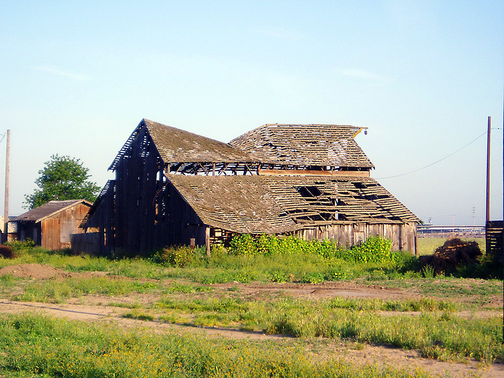 BrokenBarn along the highway from visalia to hanford. drov… Flickr
