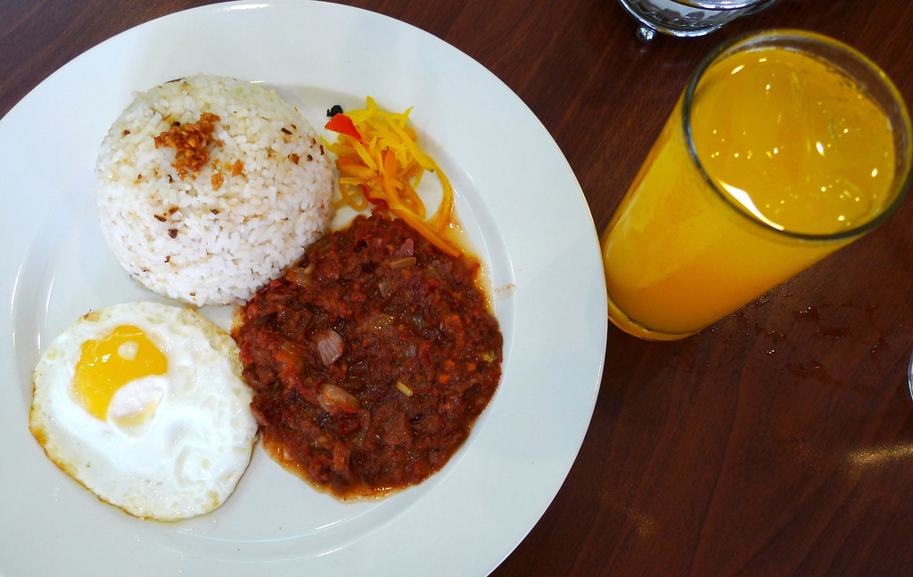 corned beef, fried egg, and garlic rice breakfast along ad… Flickr
