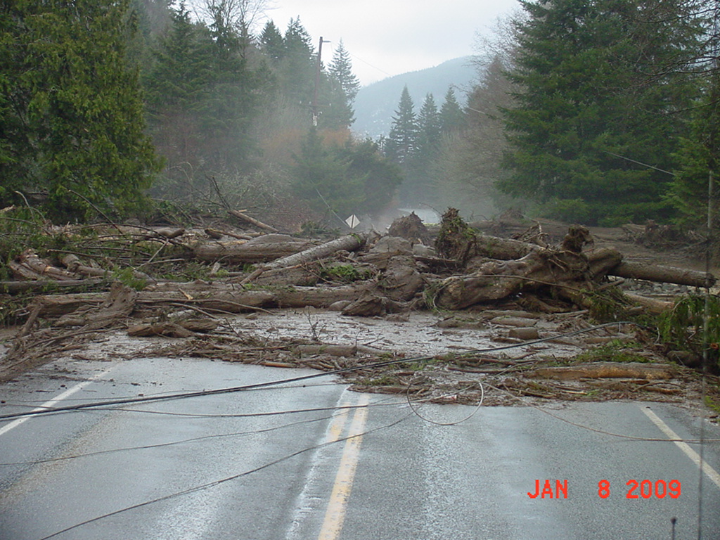 Mudslide on SR 542 A mudslide crosses SR 542 east of Demin… Flickr