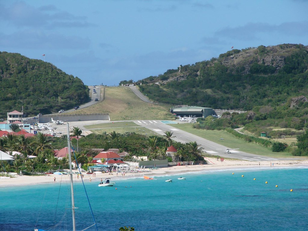 St. Barthelemy Airplane landing, St. Barts airport. Pilots… Flickr