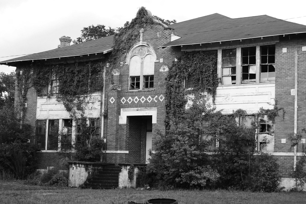 Old School An old, abandoned school in Weirsdale, Florida.… Flickr