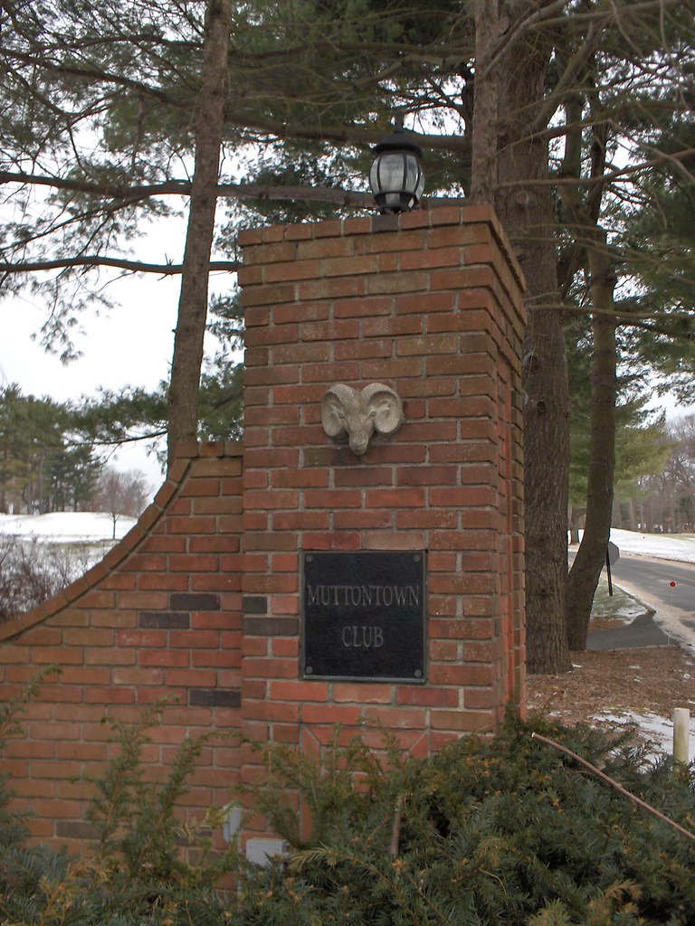 Muttontown Club Gate 008 mytripsandraces Flickr