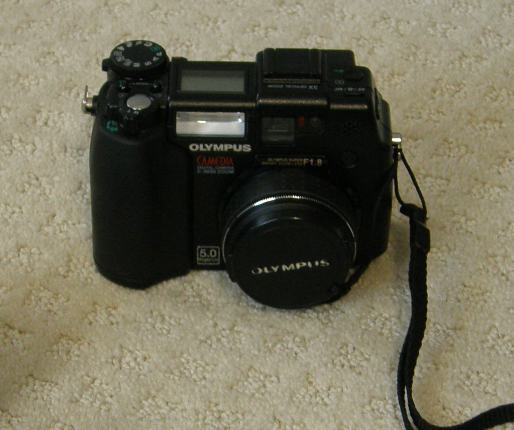 OlympusC5050Zoom.1 Olympus C5050 Zoom 5 MegaPixel digital… TFox814