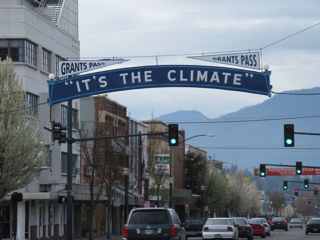 Grants Pass, Oregon "It's The Climate" Gateway Arch Jasperdo Flickr