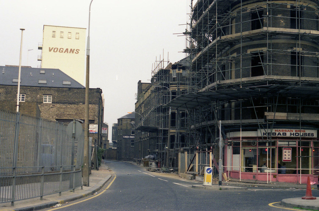 Mill Street, London SE1 Looking down Mill Street with Voga… Flickr