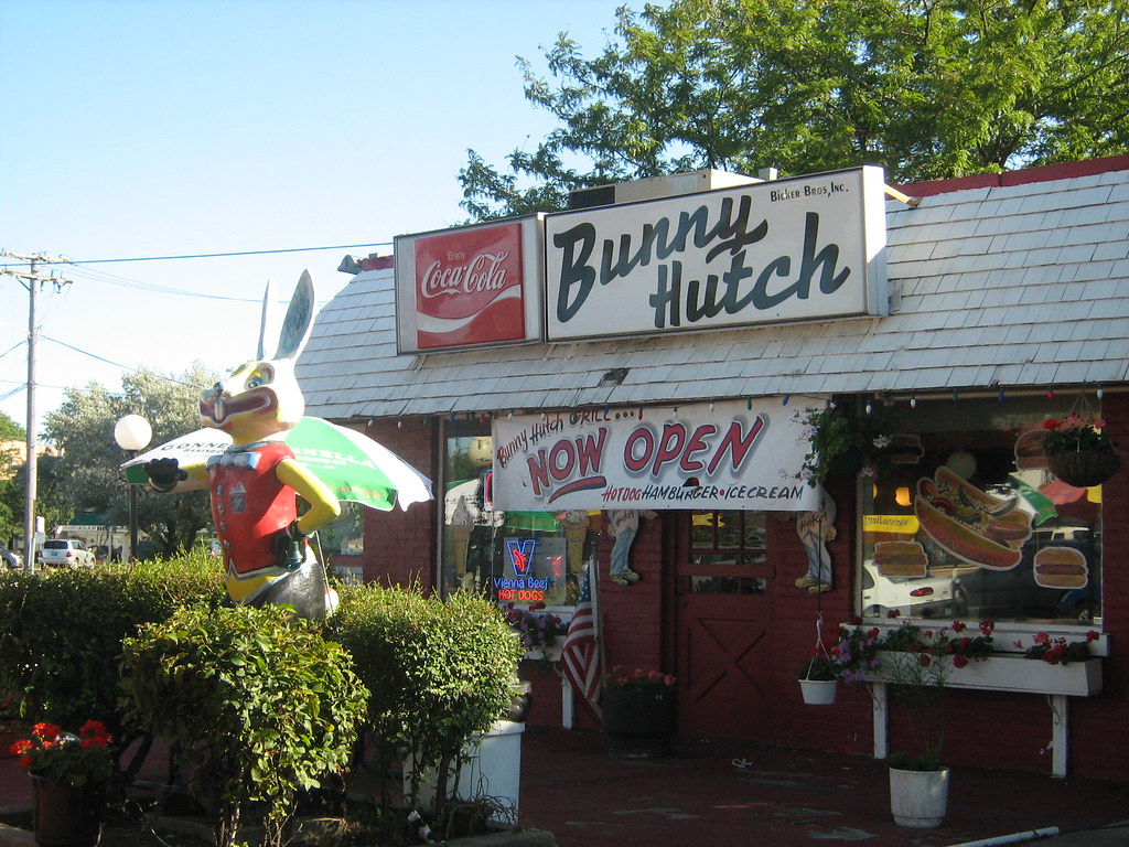 Bunny Hutch 6438 N Lincoln Ave Lincolnwood, IL 60712 www.n… Flickr