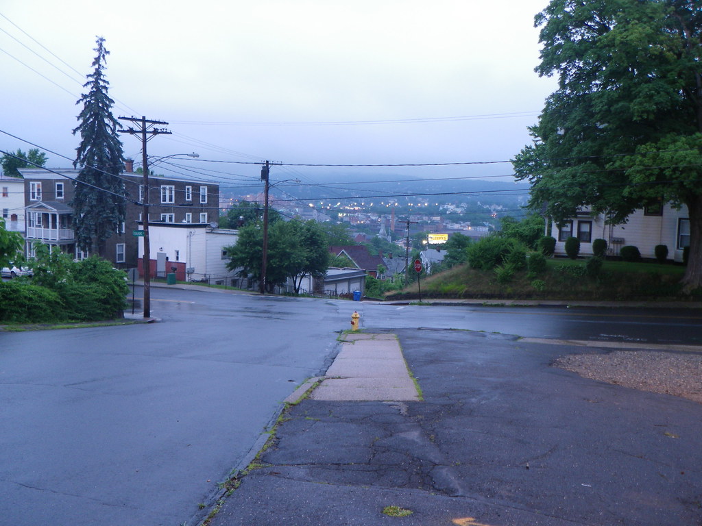 IMGP6389 Another Town Plot spot with a Waterbury Ct skylin… Flickr