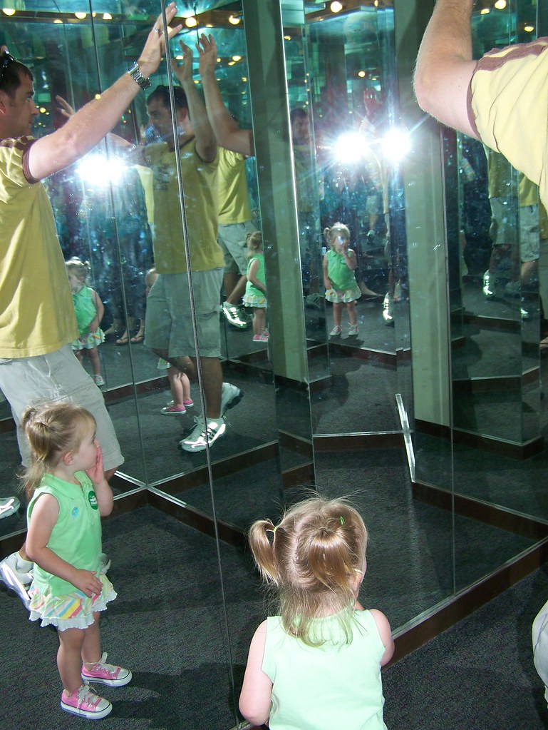 6.08 St. Louis Magic House mirror maze seresahowe Flickr