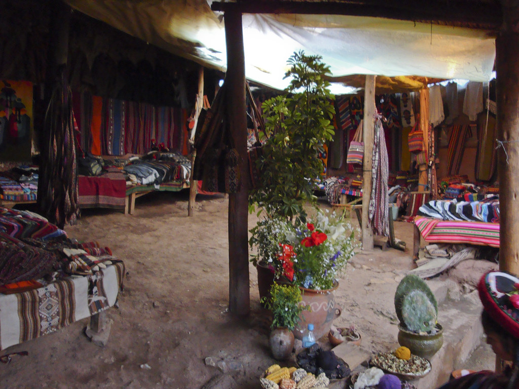 Weaver's in Chinchero Dirt floor shop and worksho… Flickr
