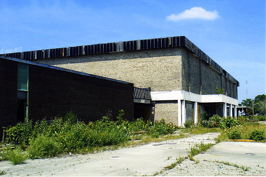 Dixie Square Mall Harvey, Illinois JCPenney exterior. Ma… Flickr